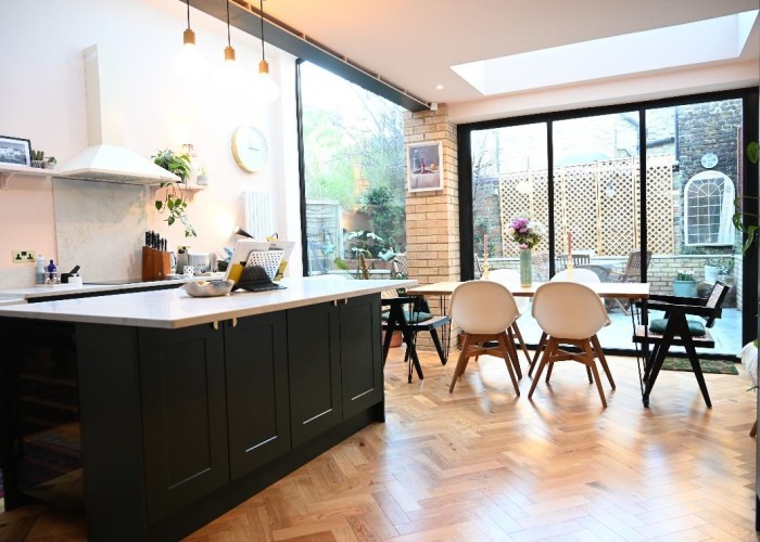 2. Kitchen (With Island), Kitchen (Coloured units), Kitchen (Modern), Kitchen With Table, Kitchen (Electric/Induction Hob)