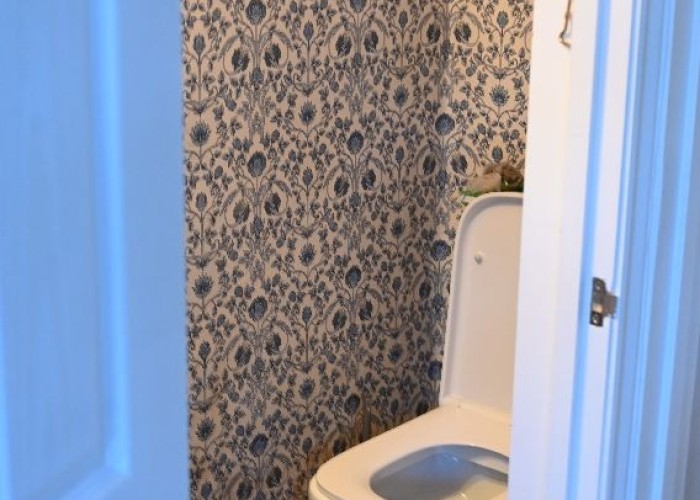 18. Toilet