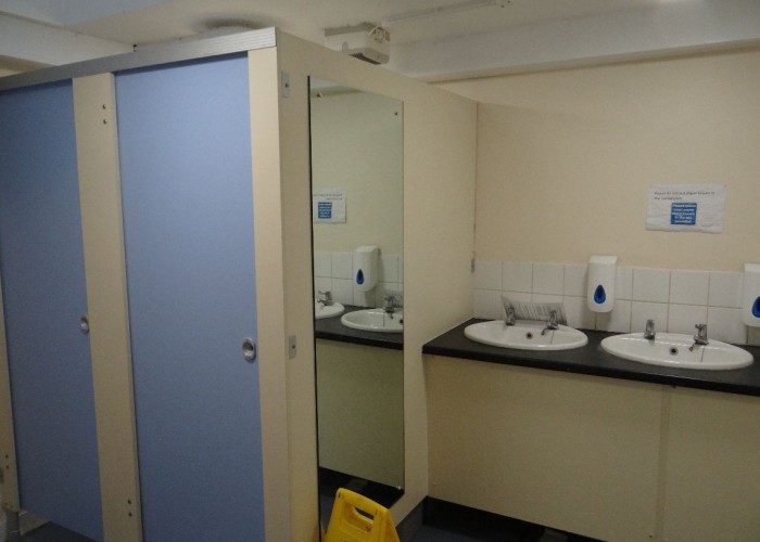 16. Toilet / Toilet Block
