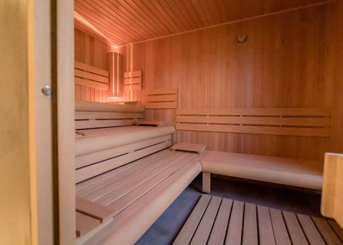 21. Sauna / Steam Room