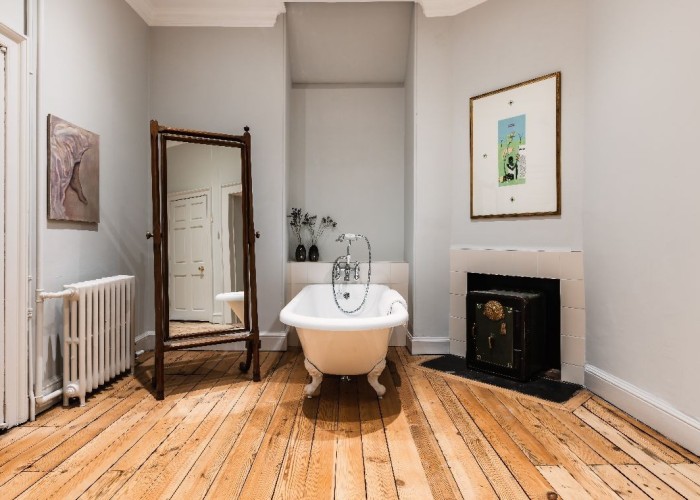 31. Bathroom (Large), Bathroom (Roll Top)
