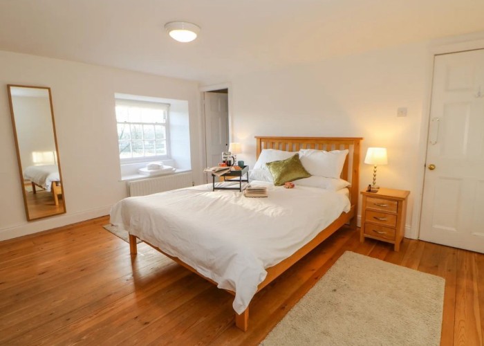 21. Bedroom (Master/En-Suite), Bedroom (Double)