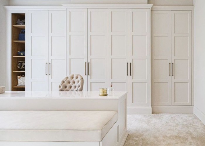 25. Dressing Room/Walk-in Wardrobe