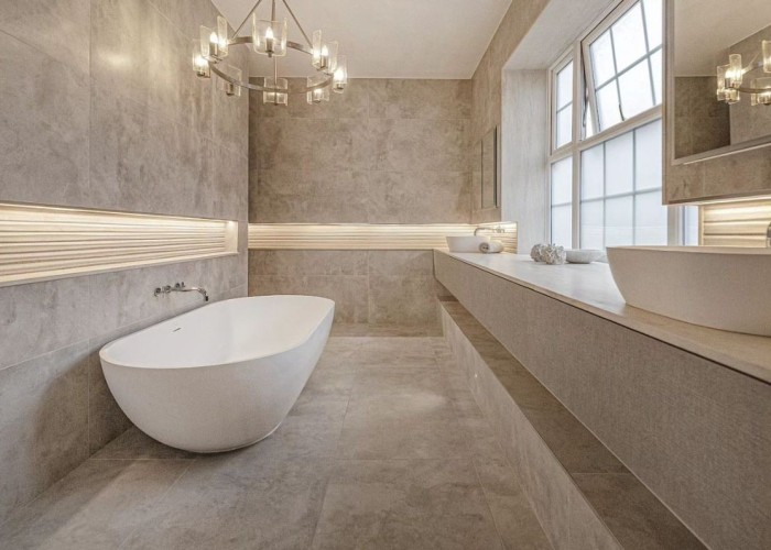 26. Bathroom (Large), Bathroom (Roll Top)