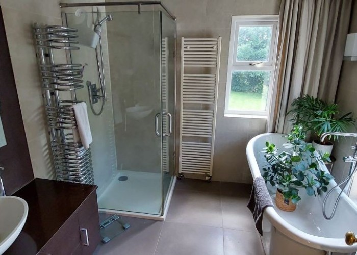 33. Bathroom (Roll Top), Bathroom (Shower and bath)