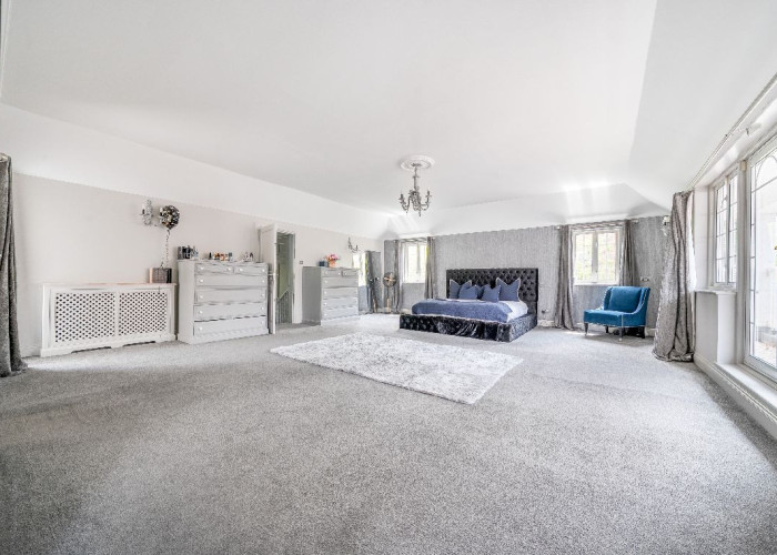 13. Bedroom (Master/En-Suite), Bedroom (Double)