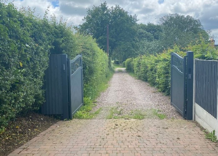 3. Driveway, Gates (Electric)