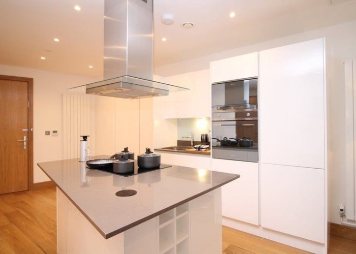 4. Kitchen (With Island), Kitchen (Modern), Kitchen With Table, Kitchen (White units), Kitchen (Electric/Induction Hob)