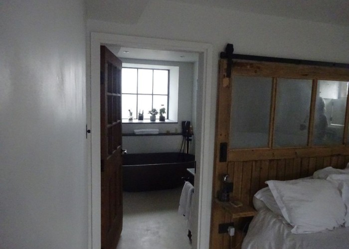 21. Bedroom (Master/En-Suite)