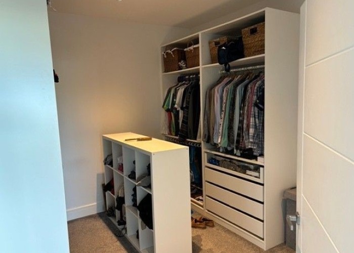 27. Dressing Room/Walk-in Wardrobe