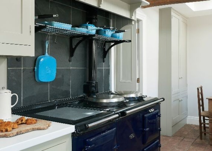 6. Kitchen (Gas Hob)