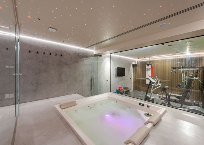 51. Hot Tub/Jacuzzi, Sauna / Steam Room