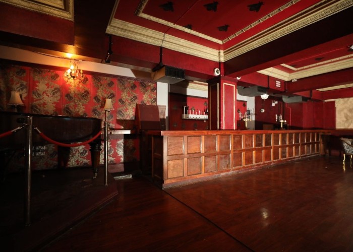 39. Pub / Bar