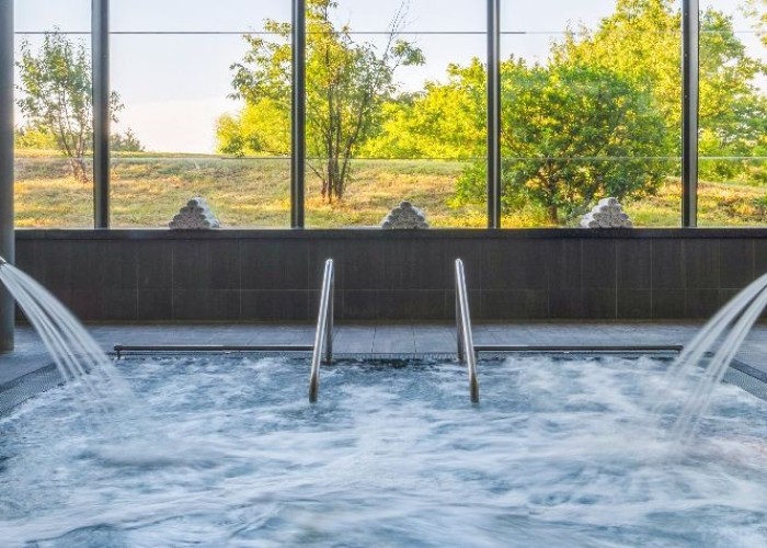 13. Spa / Jacuzzi