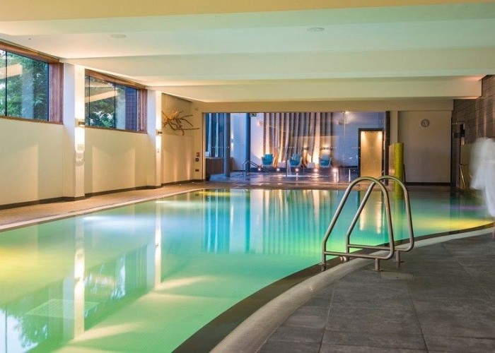 15. Swimming-pool