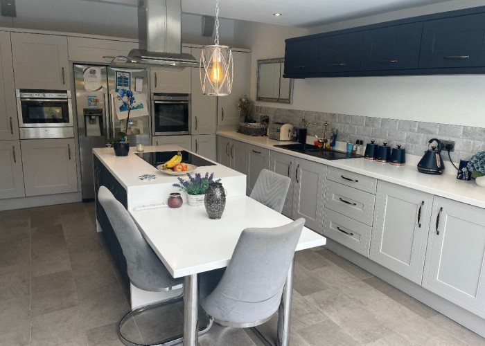 7. Kitchen With Table