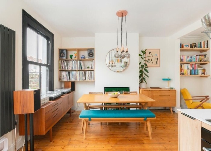 9. Kitchen With Table