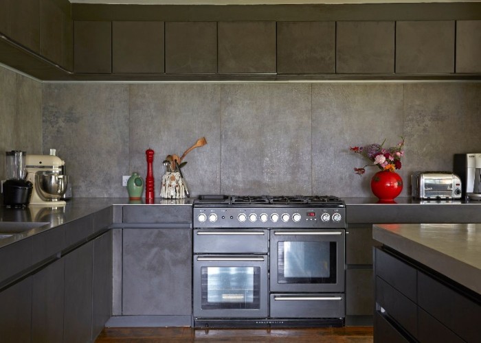 5. Kitchen (Gas Hob)
