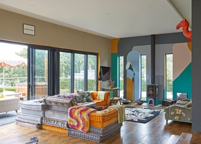 8. Livingroom, Fireplace