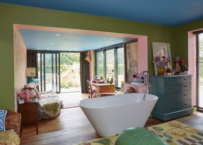 16. Bathroom (Roll Top)