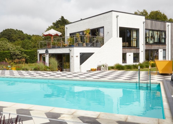 21. Swimming-pool