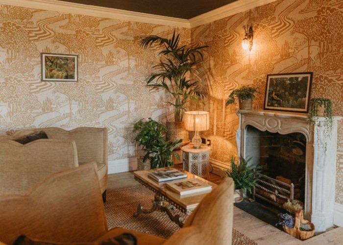 10. Livingroom, Fireplace