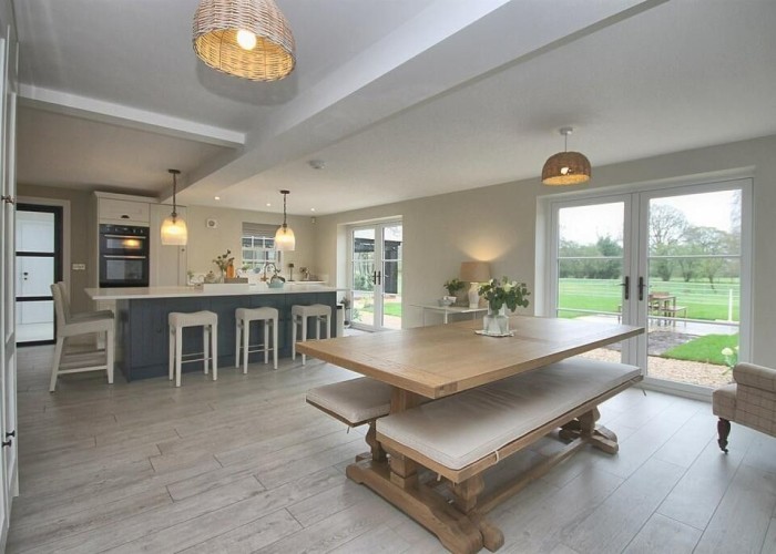 4. Kitchen (With Island), Kitchen (Coloured units), Kitchen (Modern), Kitchen With Table, Kitchen (Gas Hob)