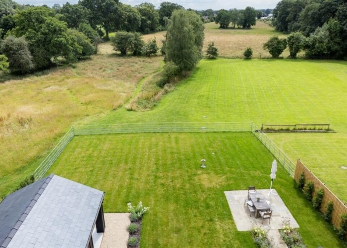 21. Garden (Rear, Large)