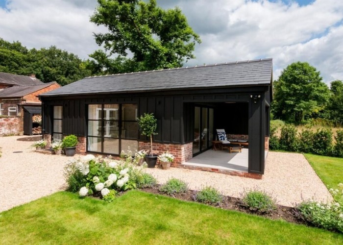 19. Summerhouse