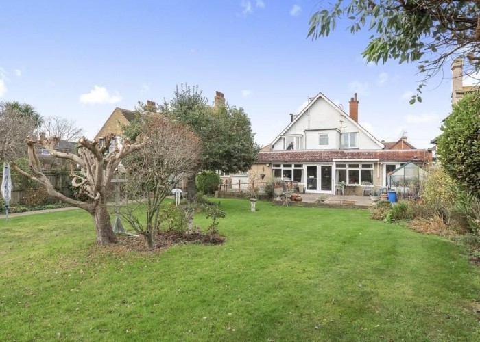 37. Garden (Rear, Large)
