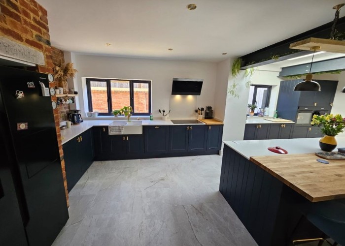 7. Kitchen (Gas Hob)