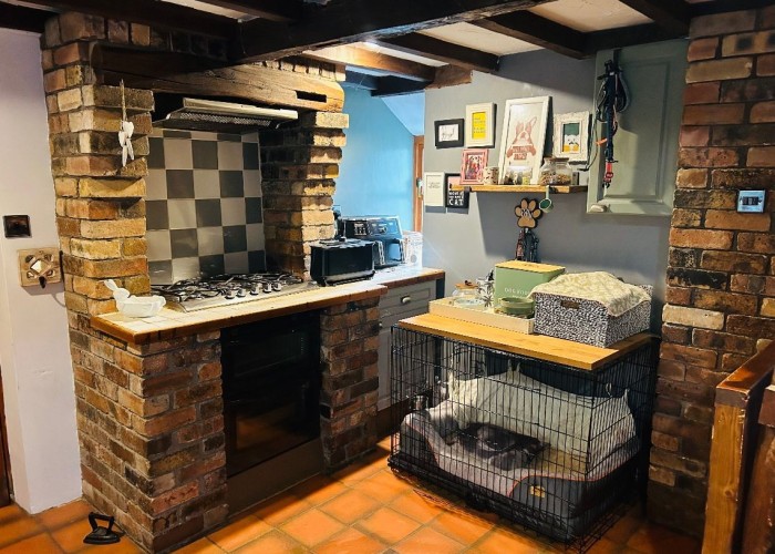 6. Kitchen (Gas Hob)