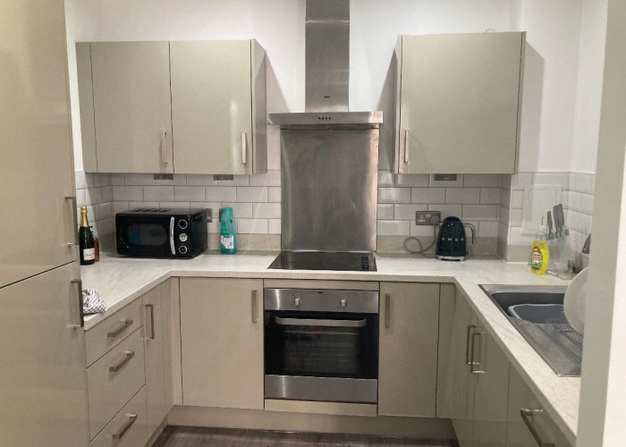 14. Kitchen (Modern), Kitchen (White units), Kitchen (Electric/Induction Hob)
