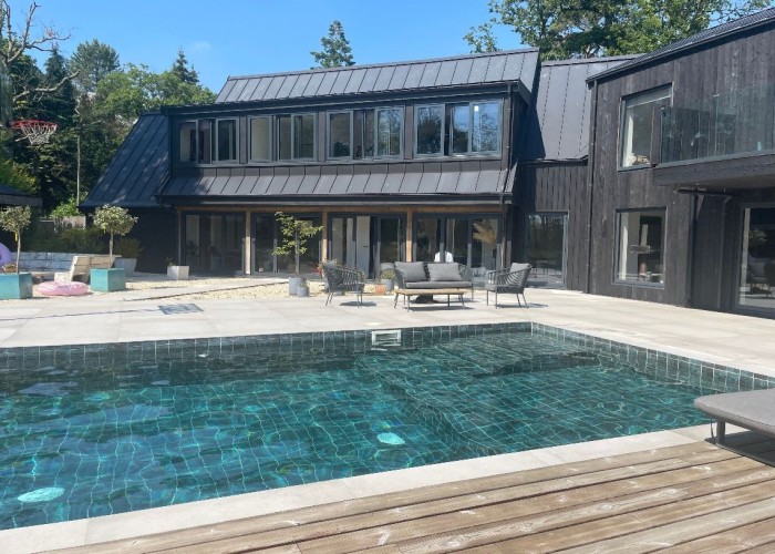 1. Swimming-pool, Patio / Veranda, Coronavirus-Friendly
