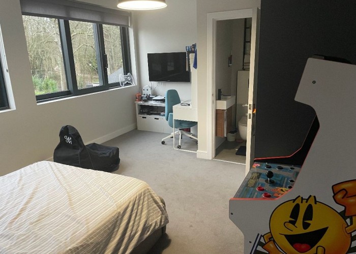 13. Bedroom (Double)