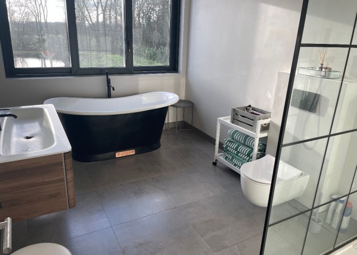 14. Bathroom (Roll Top), Bathroom (Shower and bath)
