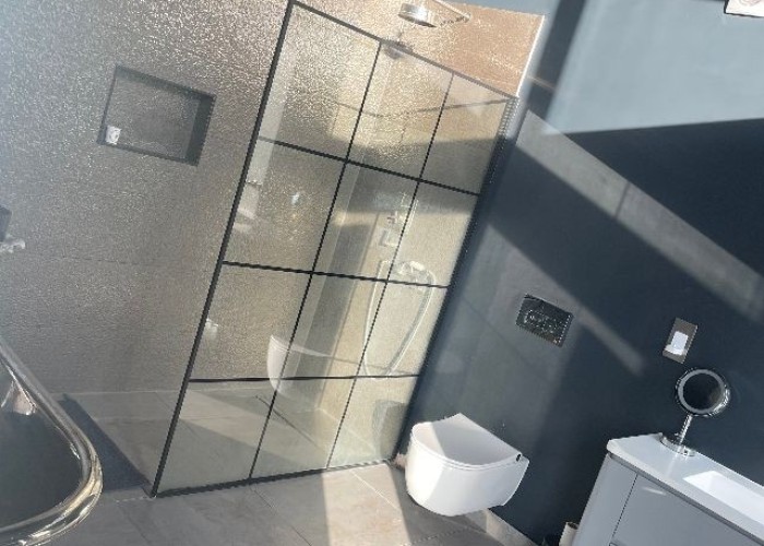 20. Bathroom (Shower and bath)