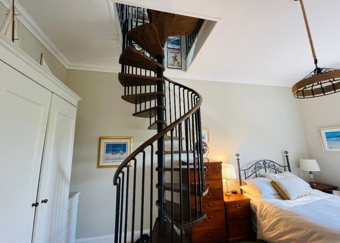 33. Staircase (Spiral)