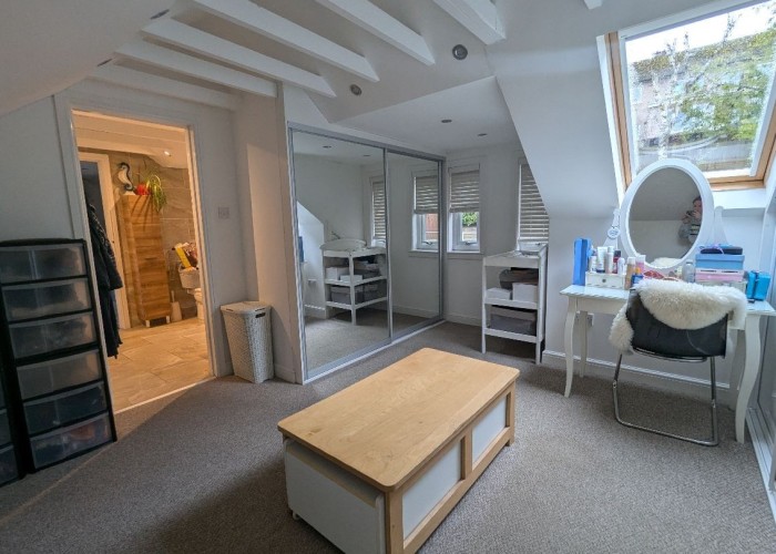 13. Dressing Room/Walk-in Wardrobe