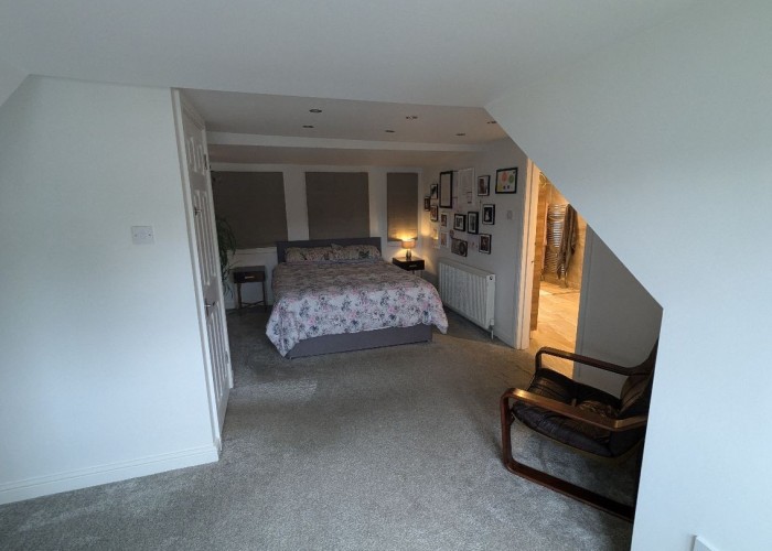 11. Bedroom (Master/En-Suite)