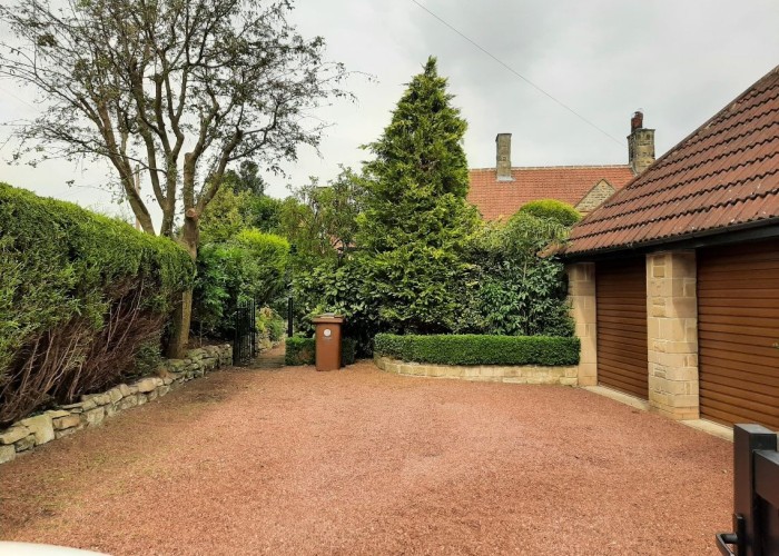 3. Driveway, Garage (Double), Coronavirus-Friendly