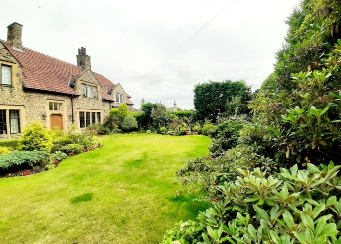 48. Garden (Rear, Large)