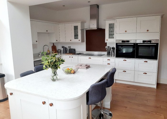 25. Kitchen (With Island), Kitchen (Cream or White units), Kitchen (Modern), Kitchen (White units), Kitchen (Electric/Induction Hob)