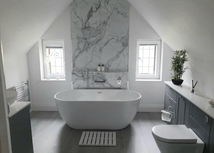 35. Bathroom (Large), Bathroom (Roll Top), Bathroom (Shower and bath)