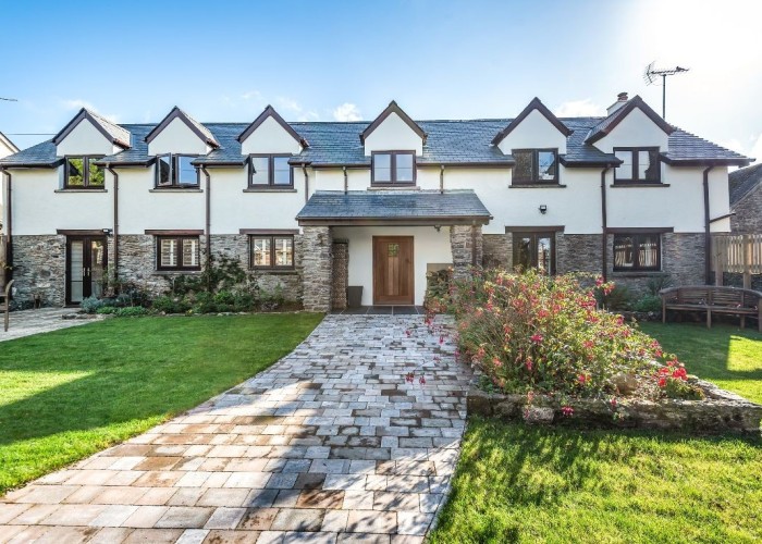 Converted Barn With Large Garden For Filming