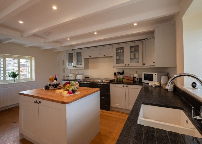 6. Kitchen (With Island), Kitchen With Table, Kitchen (White units), Kitchen (Gas Hob)