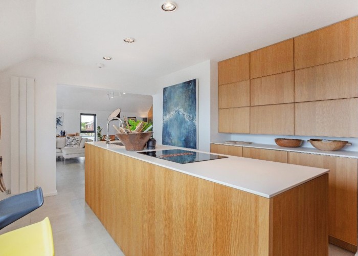 9. Kitchen (With Island), Kitchen (Wooden Units), Kitchen (Modern), Kitchen (Electric/Induction Hob)