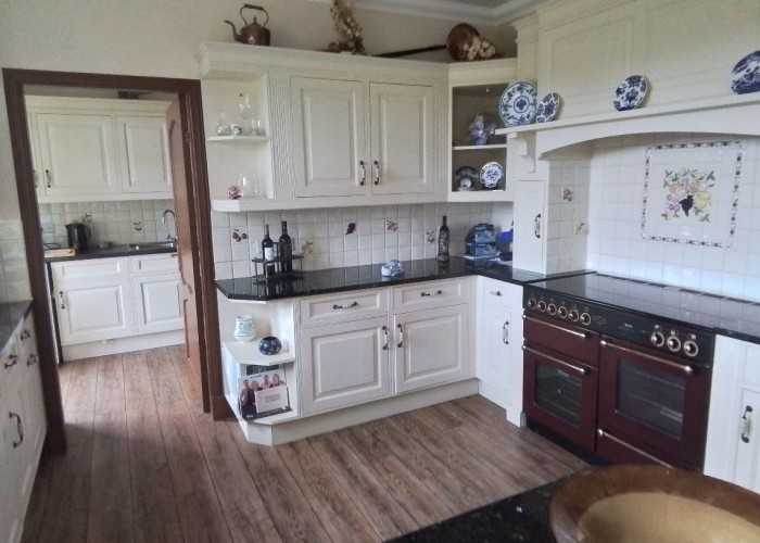 10. Kitchen (Cream or White units), Kitchen (Electric/Induction Hob)