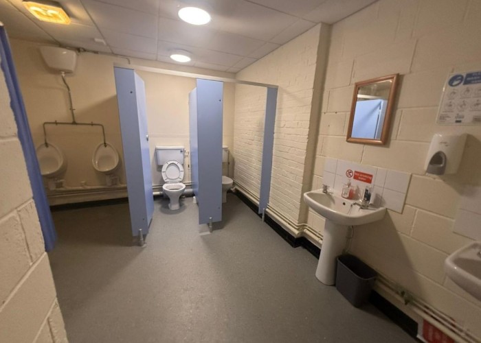 44. Toilet / Toilet Block