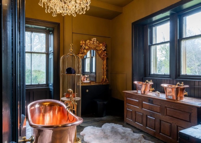 19. Bathroom (Large), Bathroom (Roll Top), Bathroom (2 sinks), Bathroom (Copper Bath)